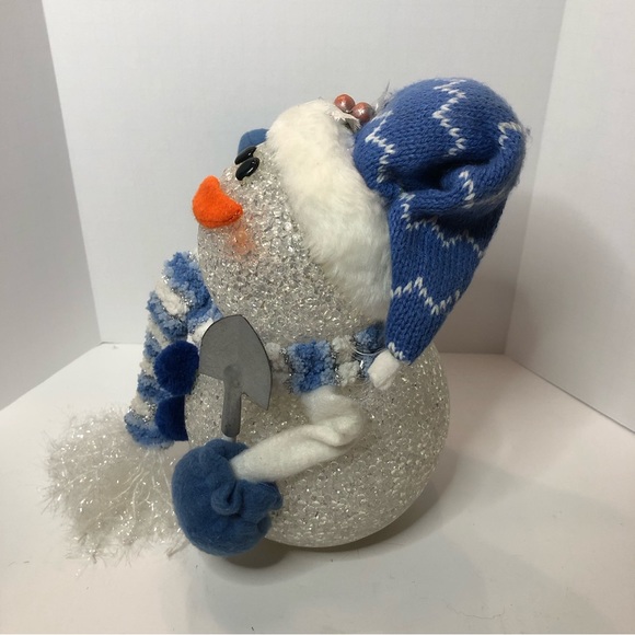 Plastic Snowman Singing Winter Figurine - Picture 3 of 5